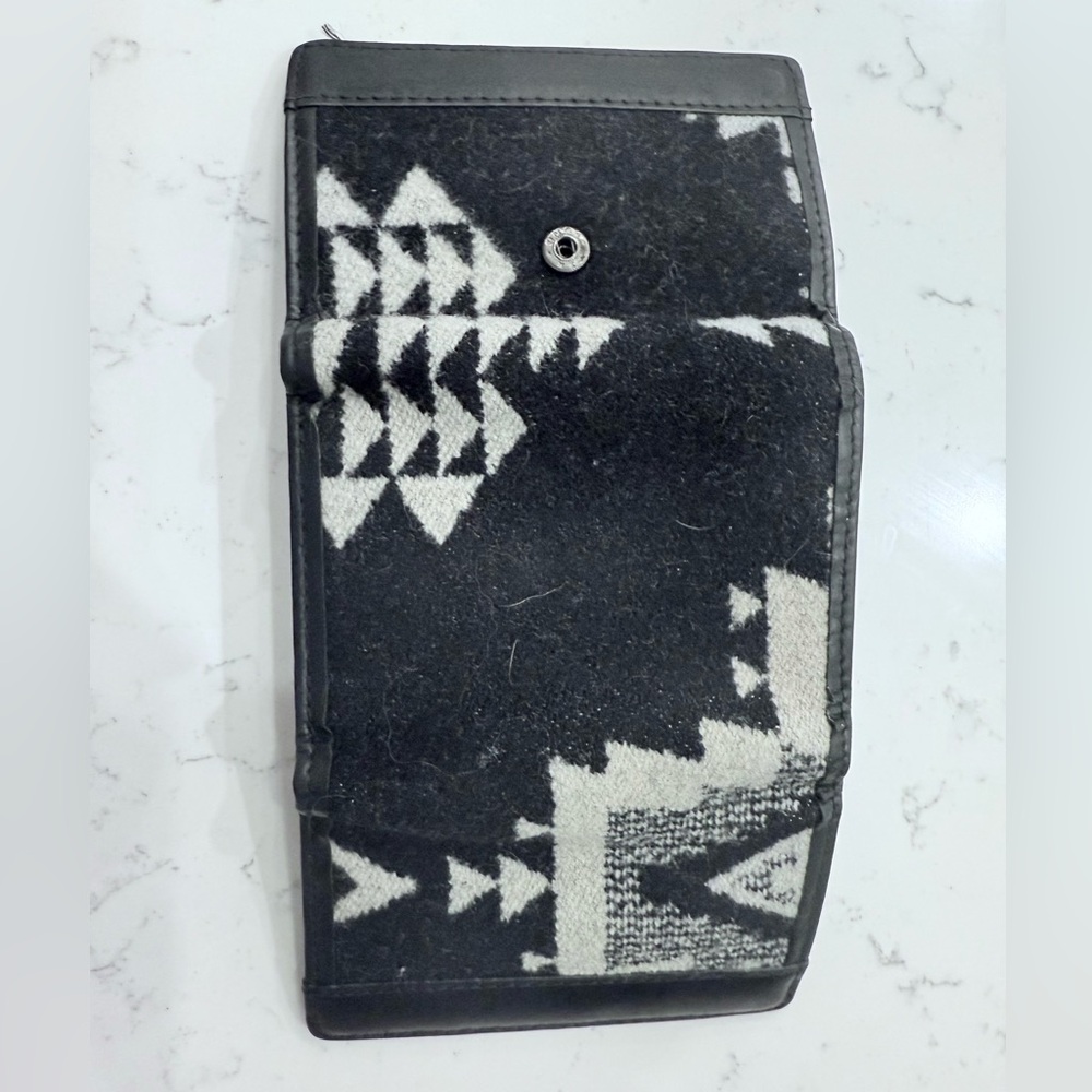 Pendleton Secretary Wallet - Picture 2 of 4
